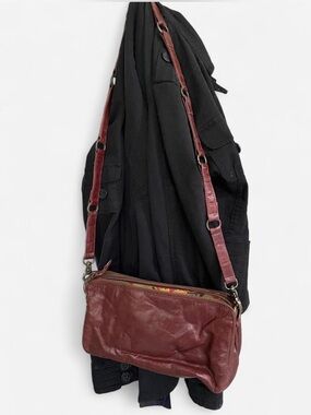 Leather Crossbody Bag in Burgundy